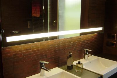 Baño. Detalle mueble y espejo